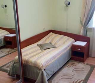 Отель Отель «Павлинка» Shchuchyn Улучшенный двухместный номер с 2 отдельными кроватями-2
