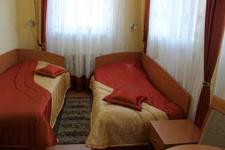 Отель Отель «Павлинка» Shchuchyn Двухместный номер с 2 отдельными кроватями-3